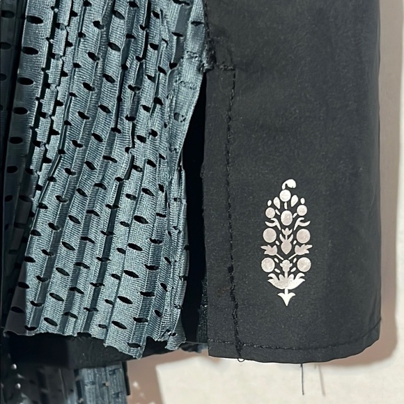 Free People Movement - Playoff Shorts Size Large - Picture 6 of 16